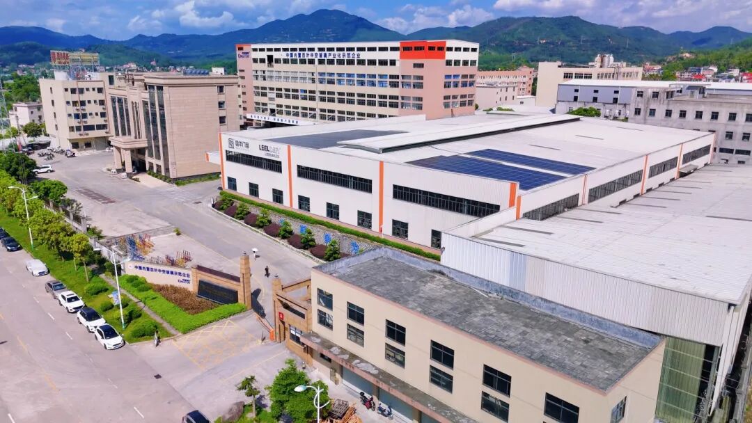 Door Guohua & Windows lan Phau Glass Gabung Angkatan Kanggo Nggawe Bab anyar ing Doors & Windows High-End